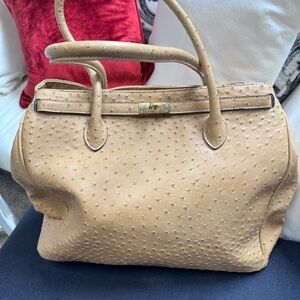 Gilli Tan Hobo Bag Purse ostrich Leather Gold Metal Carry On, Doctor, Commuter